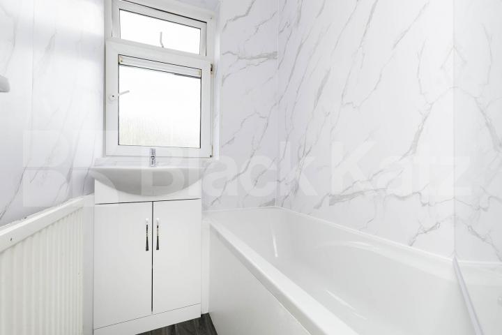 			4 Bedroom, 1 bath, 1 reception Apartment			 Hilldrop Road, Tufnell Park 